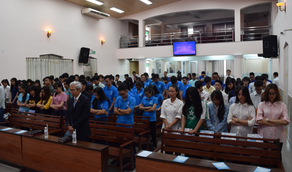 Họp bạn chủ đề “Cứu cánh cho cuộc đời”