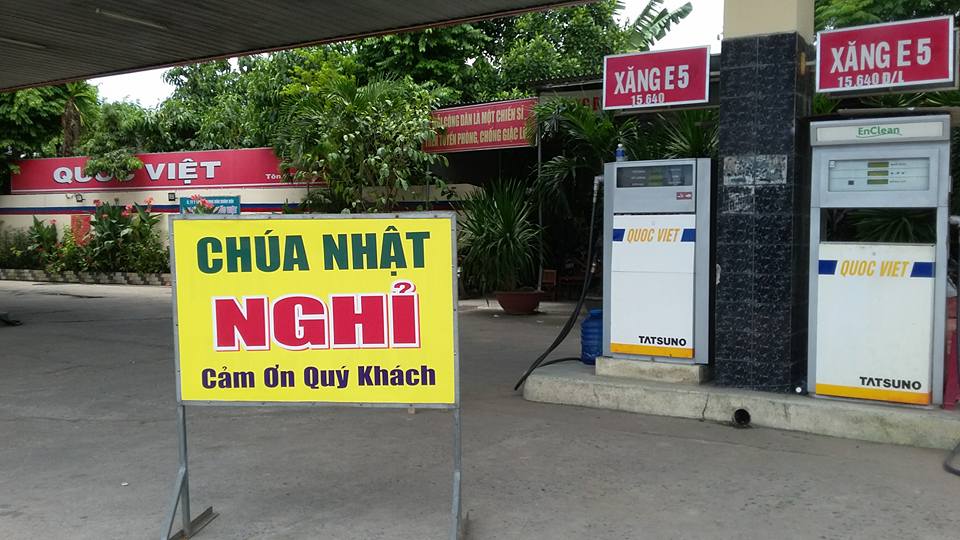 “CHÚA NHẬT NGHỈ. Cảm ơn quý khách!”