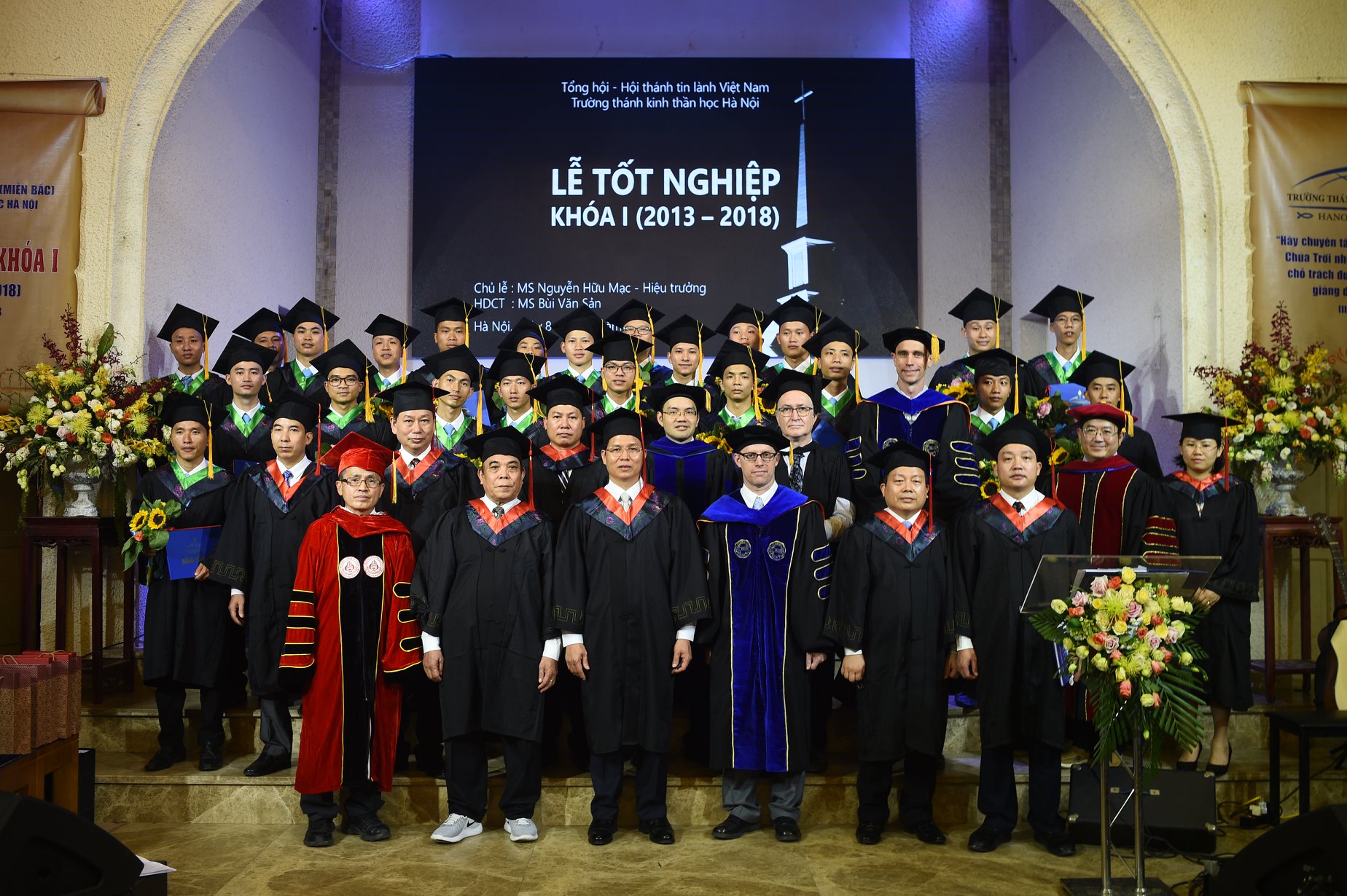 23 sinh viên Trường Thánh Kinh Thần học Hà Nội tốt nghiệp