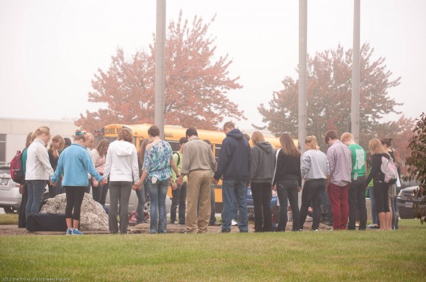 Chăm xem Chúa tại… cột cờ!