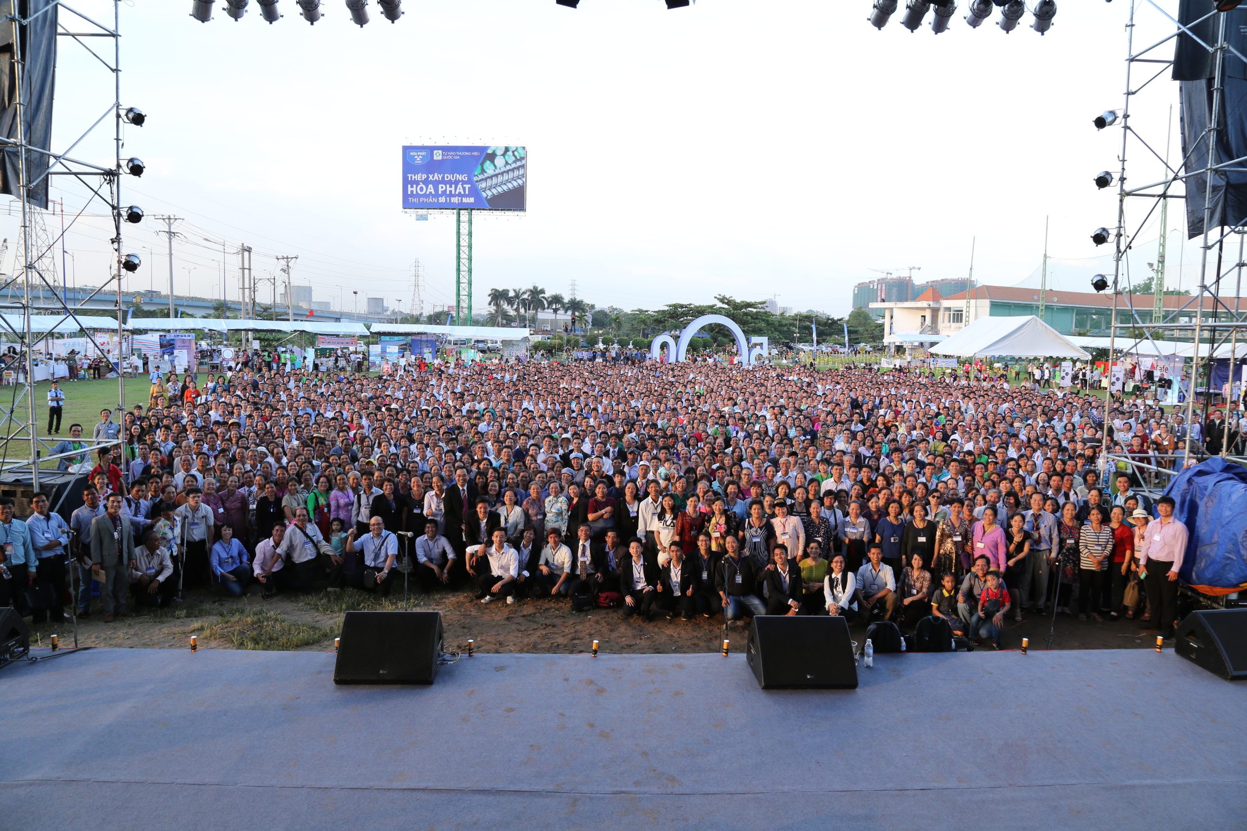 Mở rộng bờ cõi nước Trời