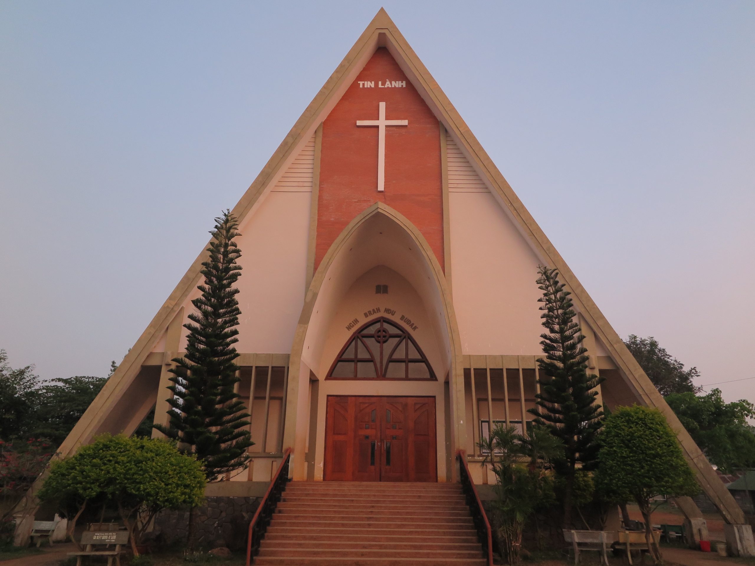 Hội Thánh Bu Dak: Trên 1.000 tín hữu nhóm lại thường xuyên