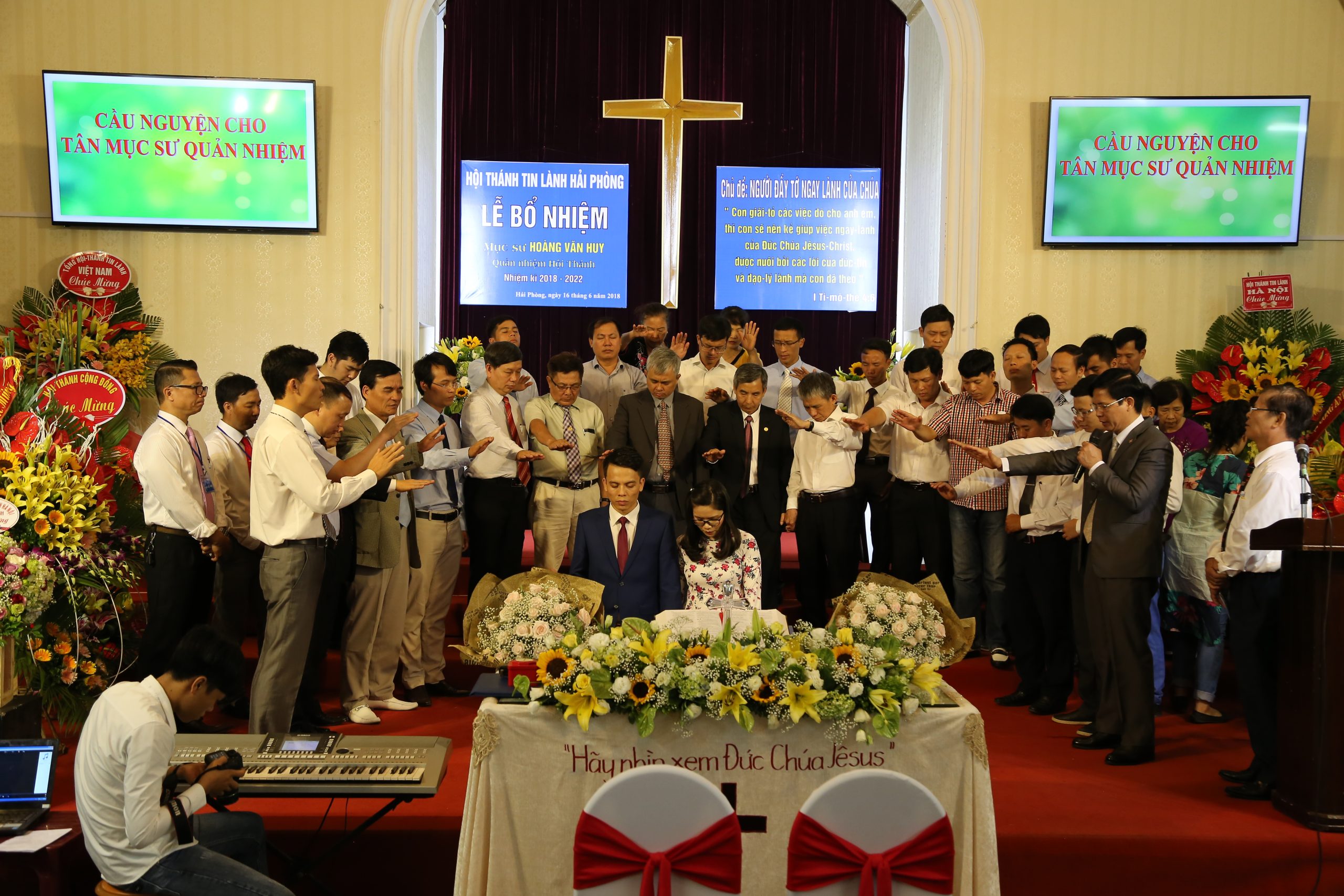 Mục sư Hoàng Văn Huy quản nhiệm Hội Thánh Hải Phòng