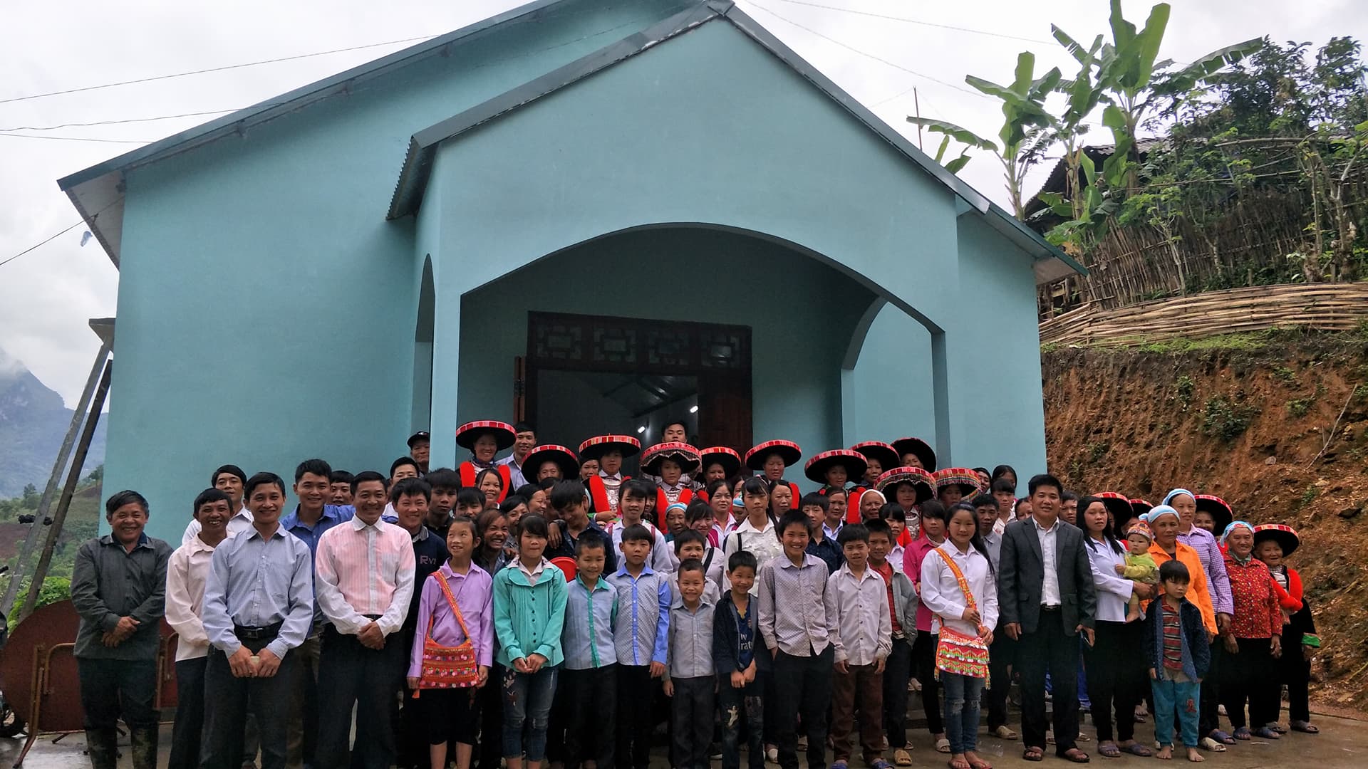 Cung hiến nhà thờ Tin Lành Ròm Luông