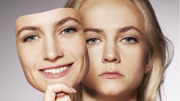 Giả hình là gì, sao tôi không thể là người khác?