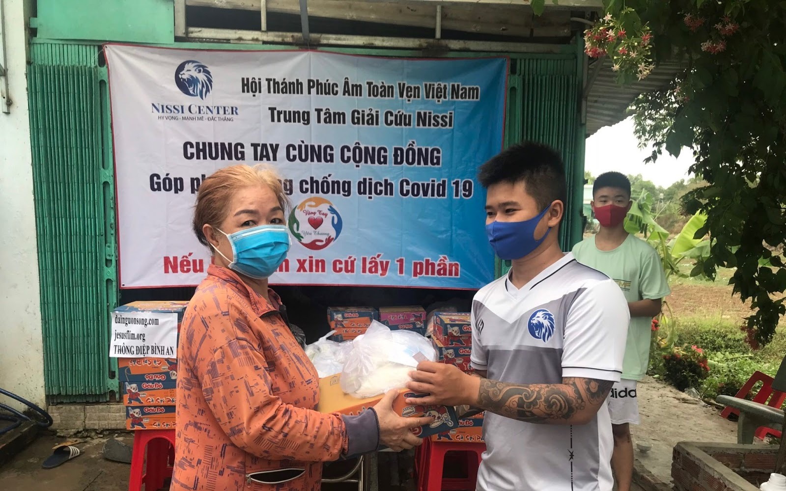 Những ‘con nghiện’ làm việc lành giữa đại dịch