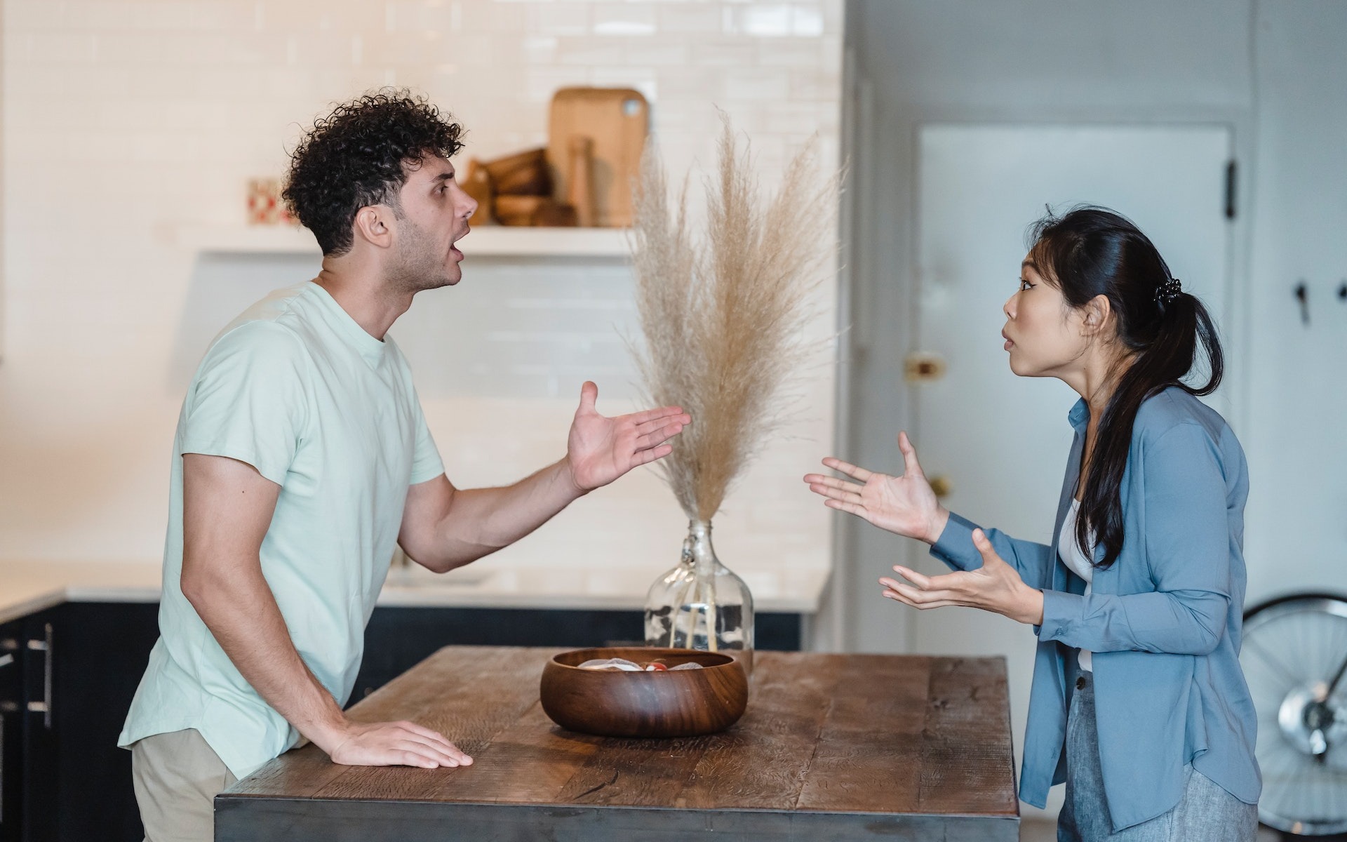 Hôn nhân sẽ về đâu khi ‘tiền là số 1’?