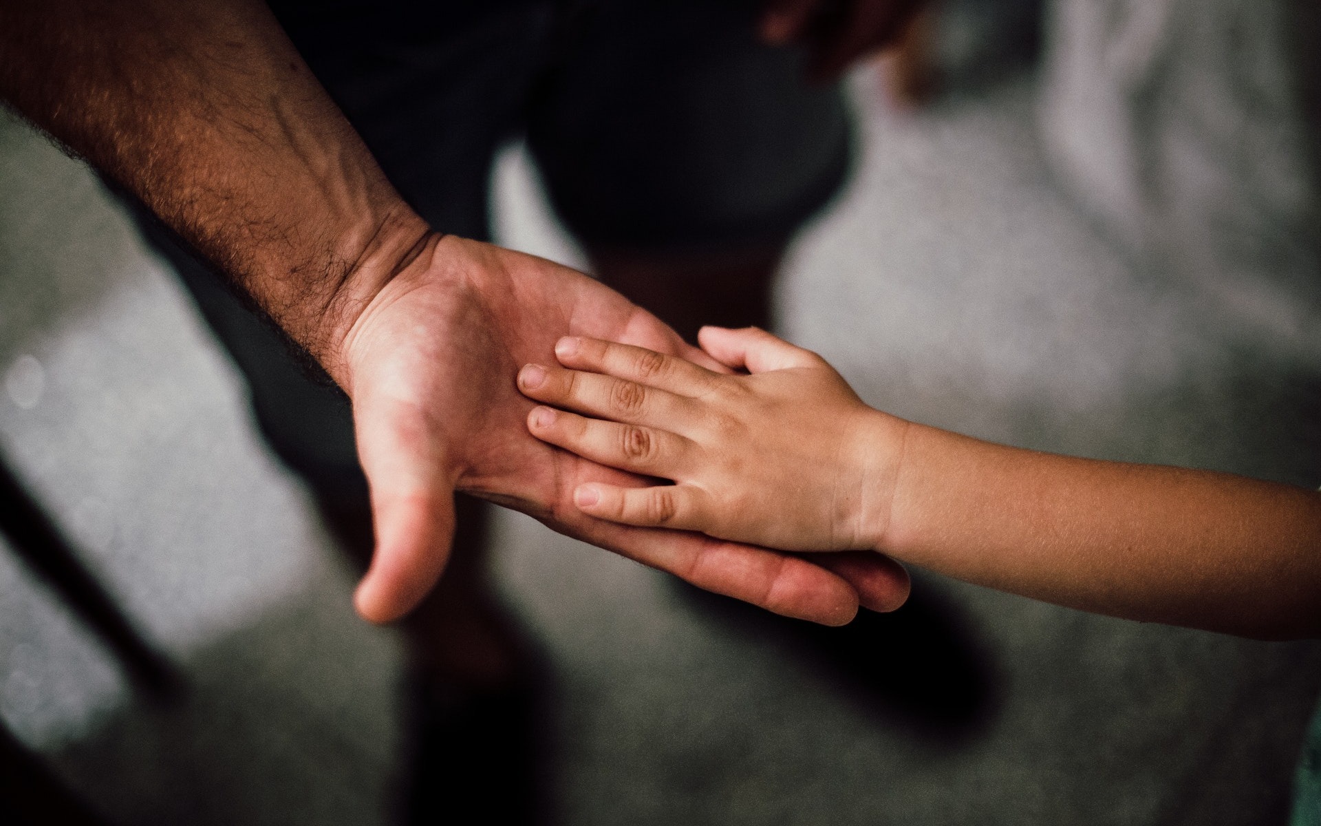 Làm sao để tha thứ cho cha khi cả gia đình phải đau khổ vì ông?