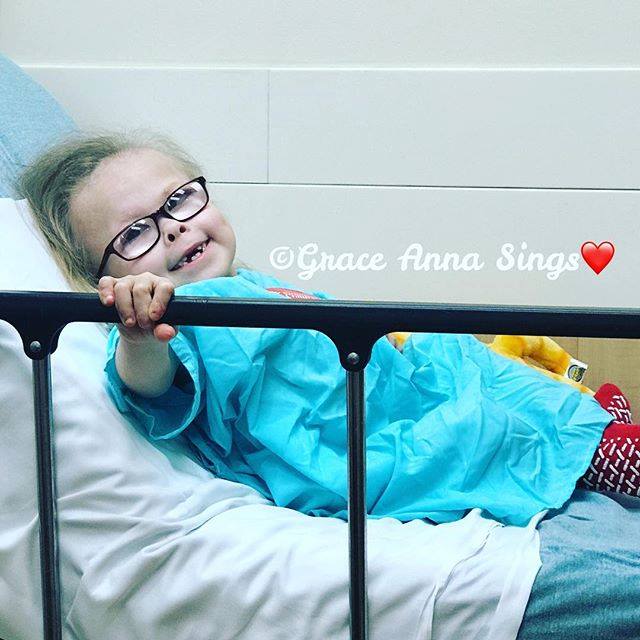 Cô “ca sĩ” nhí thoát chết nhờ không phá thai