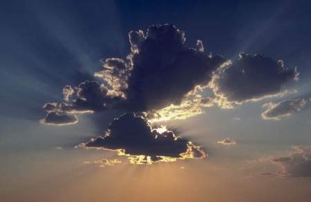 Sao Chúa ẩn mình?