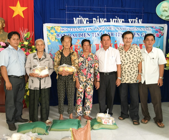 Tỉnh Kiên Giang: Tặng 600 Phần Quà Tết Cho Người Nghèo Khó