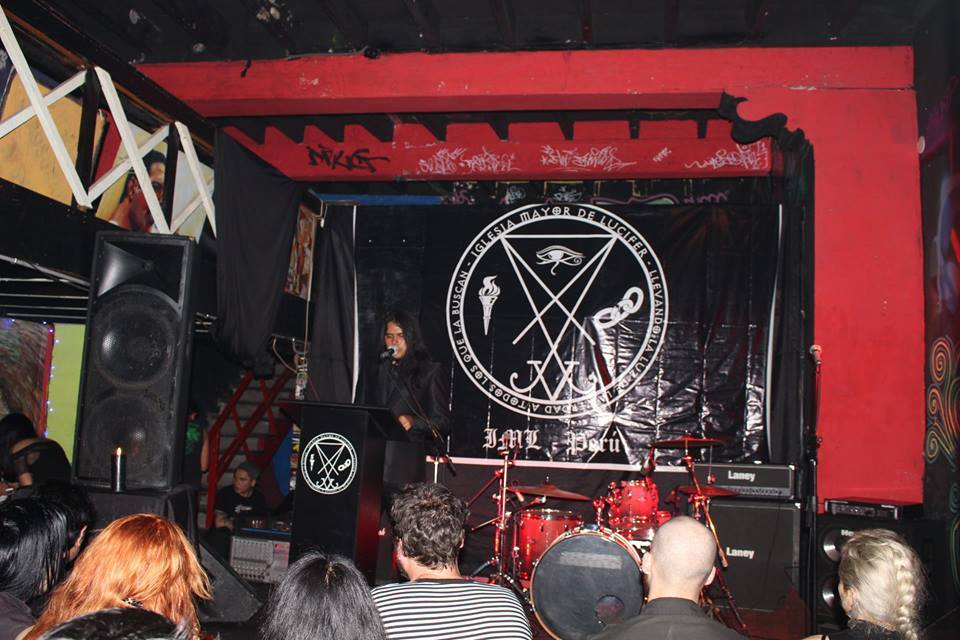 Kẻ đứng đầu nhà thờ Satan quay đầu tin nhận Chúa