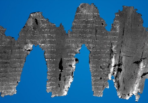 Dùng công nghệ 3D đọc nội dung cuộn giấy chép Kinh Thánh niên đại 2000 năm đã cháy thành than