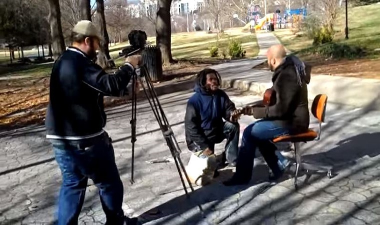 Điều tuyệt vời mà Chúa đã làm và động chạm đến tấm lòng của người vô gia cư