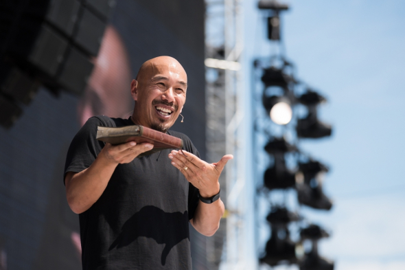 Francis Chan: Chúng Ta Cần Suy Nghĩ Về Vấn Đề Truyền Giáo