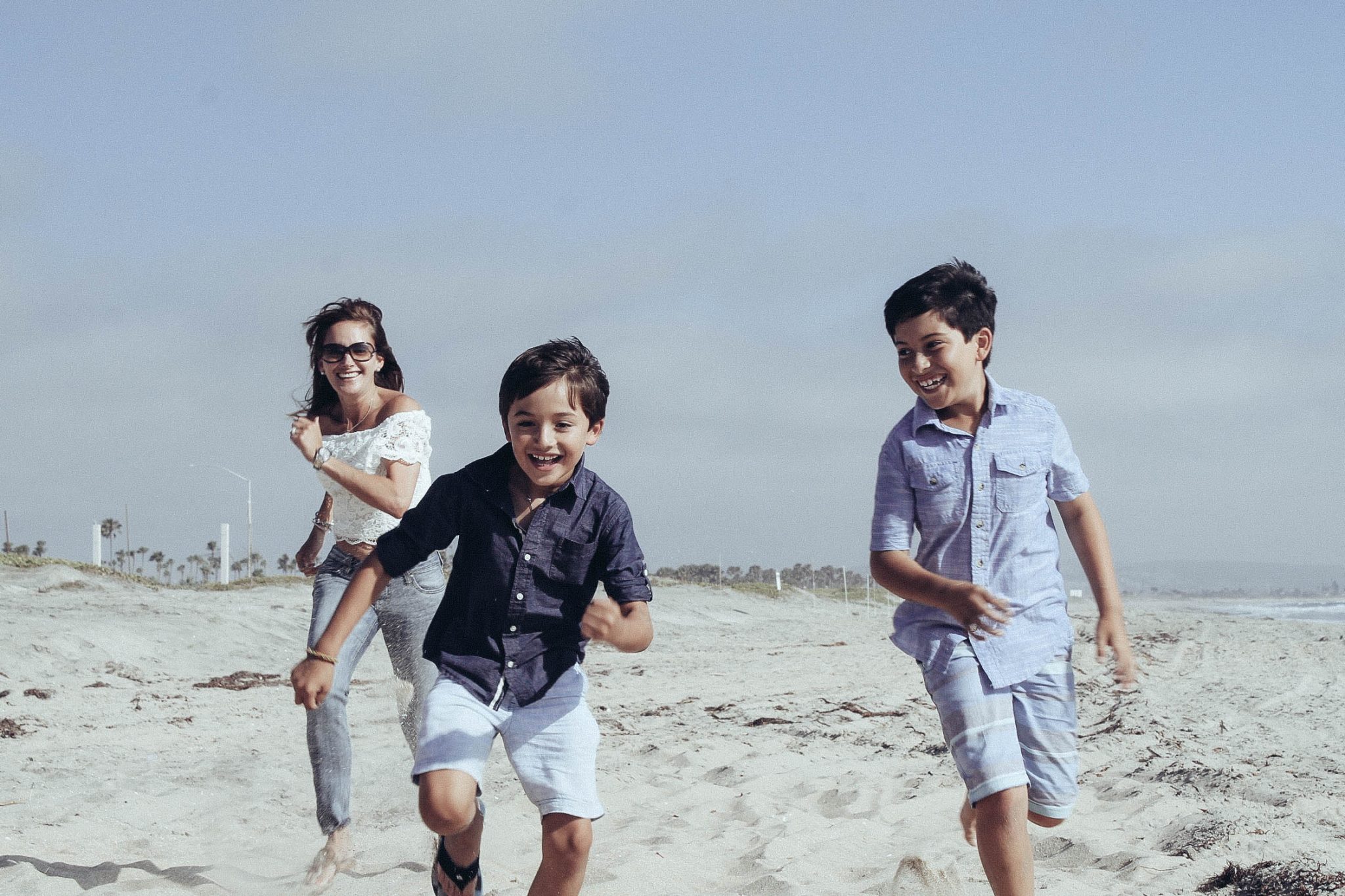 5 cách dạy trẻ về Đức Chúa Trời trên bãi biển