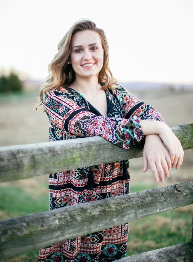 Cấm học sinh mang thai dự lễ tốt nghiệp – một quyết định gây tranh cãi