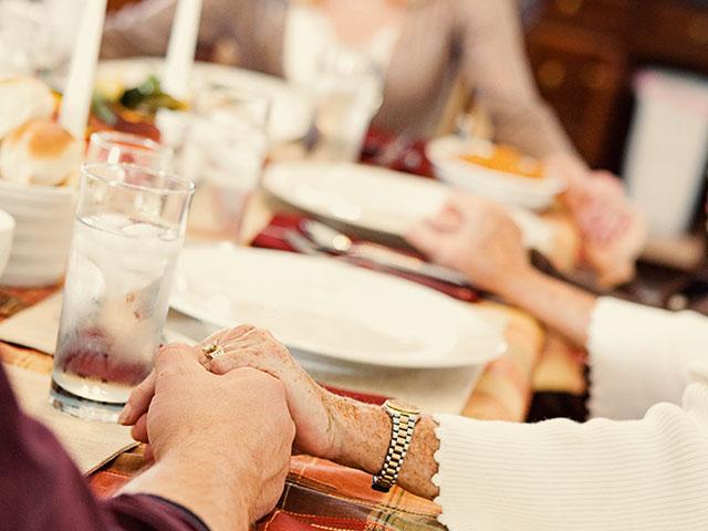 Người Mỹ Cầu Nguyện Và Từ Chối Làm Điều Này Trong Kỳ Lễ Tạ Ơn