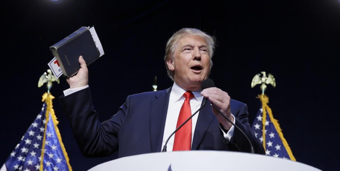 Donald Trump: “Chúng ta thờ phượng Chúa, không phải chính phủ”