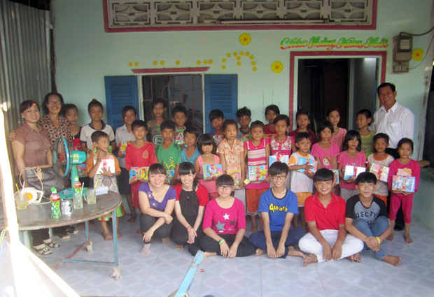 Tỉnh Kiên Giang: Hội Thánh Tân Hiệp Hỗ Trợ Học Sinh Nghèo Đến Trường