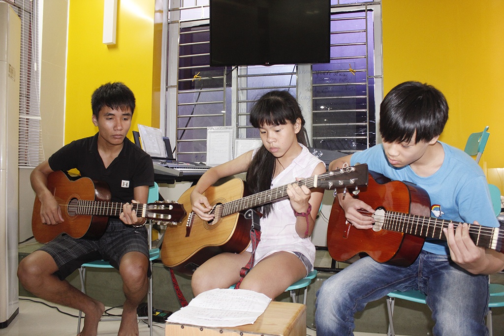 Hội Thánh Lời Sự Sống: Lễ Tổng Kết Lớp Học Đàn Năm 2015