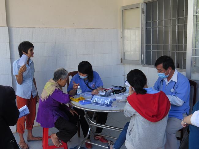 Uỷ Ban Y Tế Xã Hội TLH Khám Bệnh Tại Khu Vực Xã Thạnh Đông, Tân Hiệp, Kiên Giang