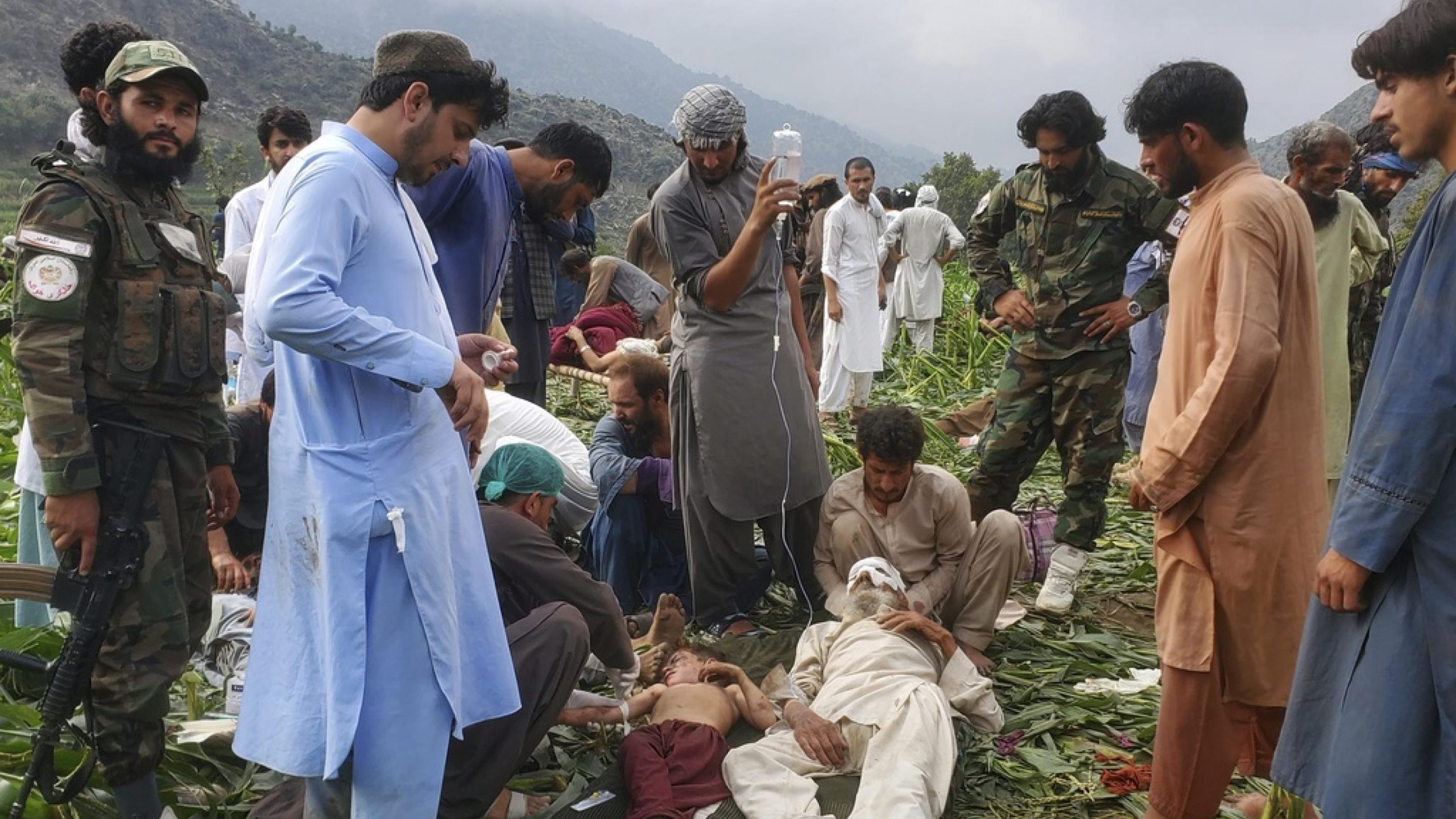 Động đất Afghanistan: Hơn 1.400 người thiệt mạng, nỗ lực cứu hộ ‘chạy đua với thời gian’