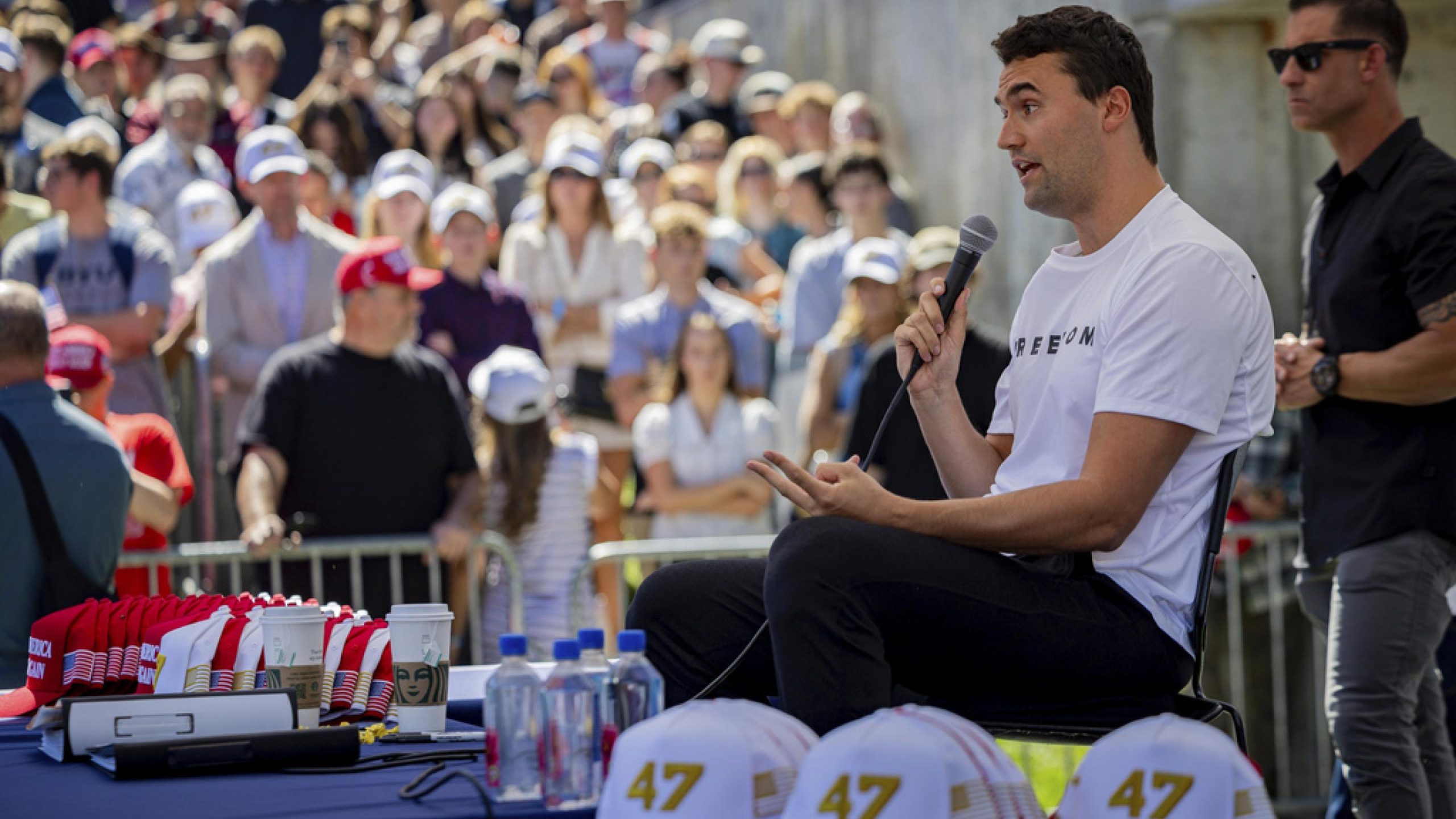 Charlie Kirk – Nhà hoạt động chính trị bảo thủ Cơ Đốc đã bị ám sát khi đang phát biểu tại Đại học Utah Valley