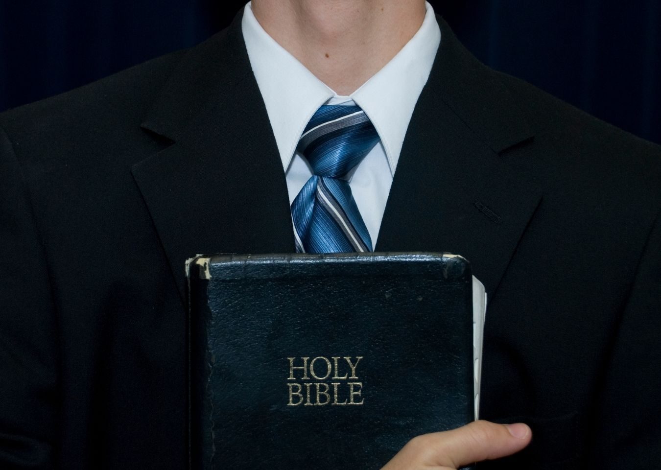 “Có tội lỗi nào khiến một mục sư mất tư cách hầu việc Chúa suốt đời?”