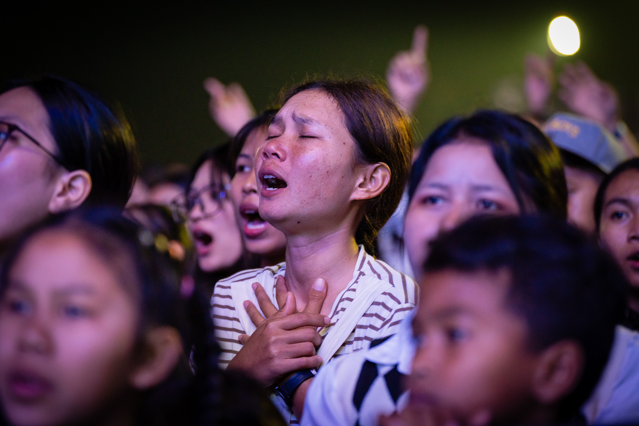 Mục sư Franklin Graham rao truyền Danh Chúa Jêsus tại Campuchia: “Những giọt nước mắt rơi”